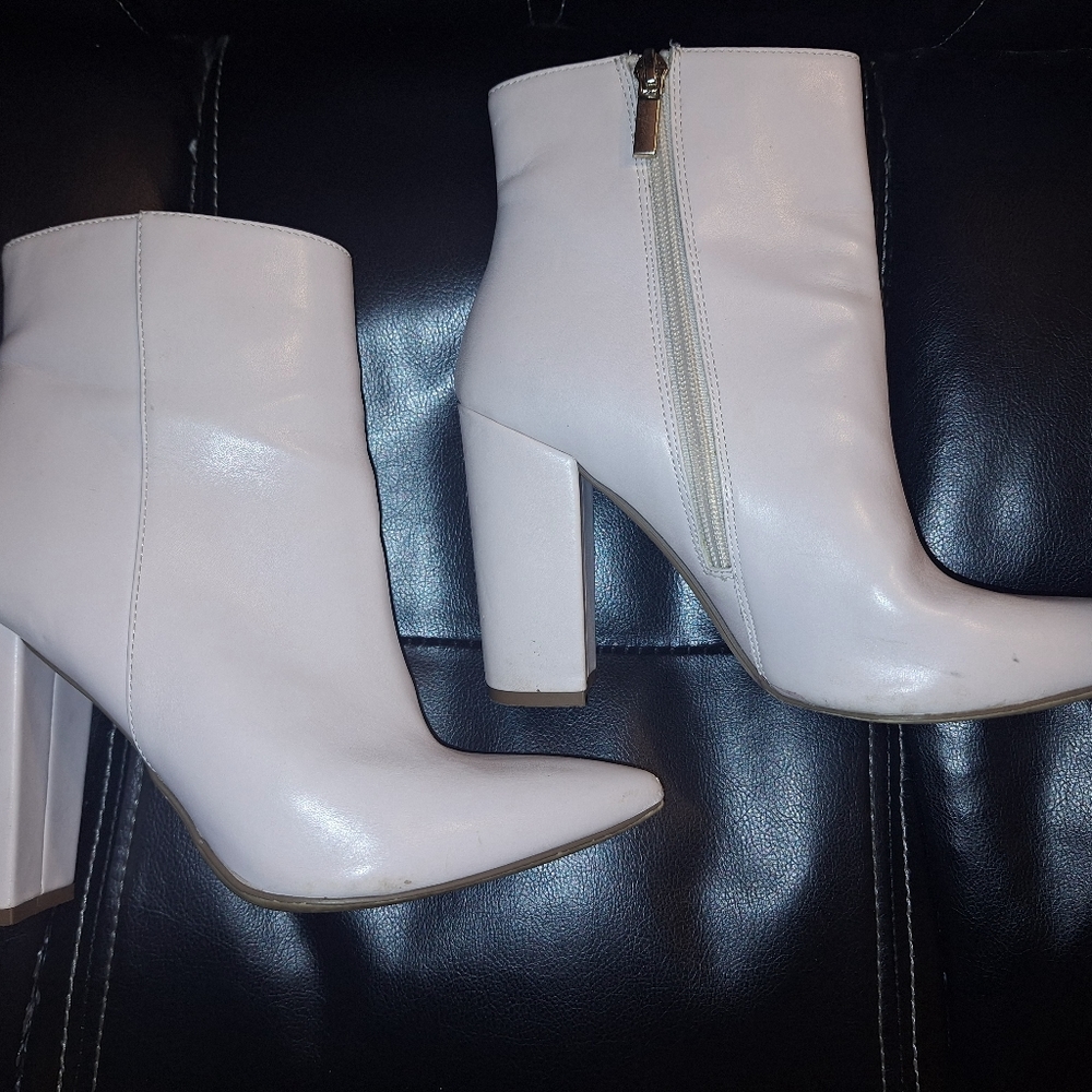 Rosamund Booties Size 7.5 Color: light bone
